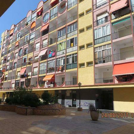 Cosy Studio Apartment In Torrevieja Bagian luar foto