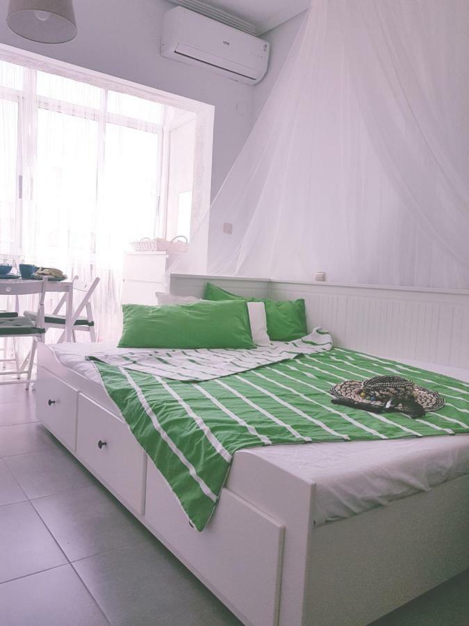 Cosy Studio Apartment In Torrevieja Bagian luar foto