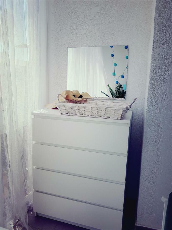Cosy Studio Apartment In Torrevieja Bagian luar foto