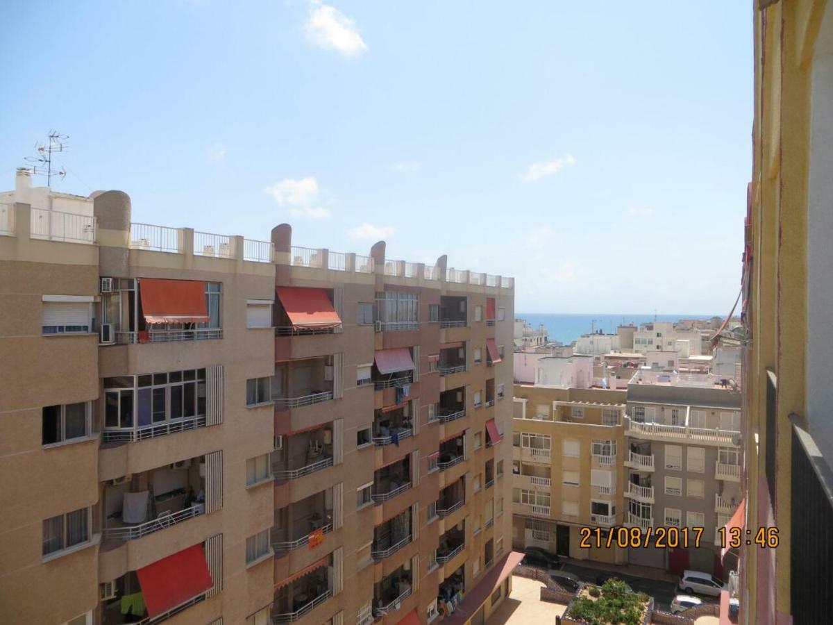 Cosy Studio Apartment In Torrevieja Bagian luar foto