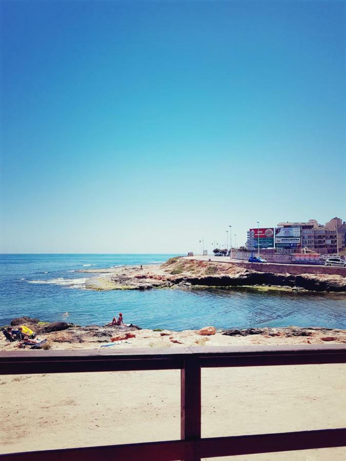Cosy Studio Apartment In Torrevieja Bagian luar foto