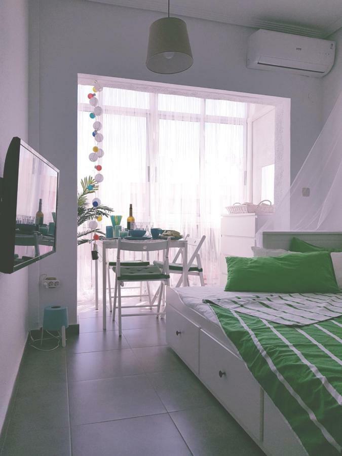 Cosy Studio Apartment In Torrevieja Bagian luar foto