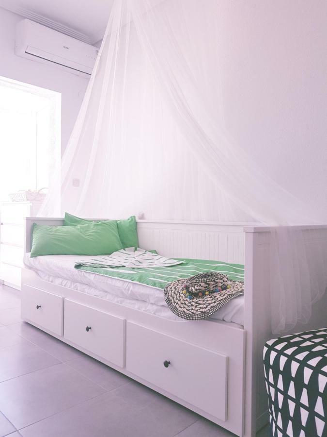 Cosy Studio Apartment In Torrevieja Bagian luar foto